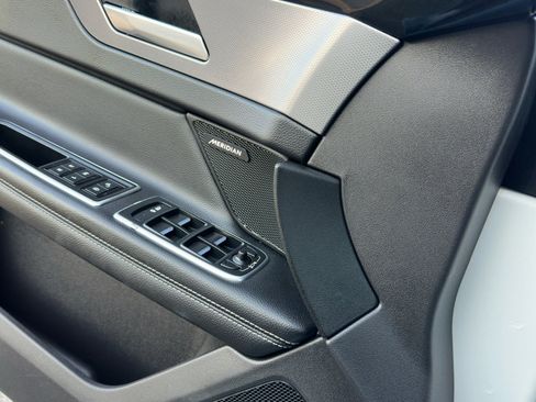 Used 2016 Jaguar XF R-Sport image 18