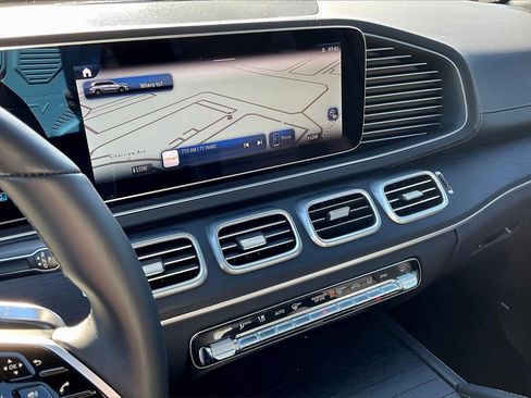 Used 2025 Mercedes-Benz GLS 450 4MATIC image 6