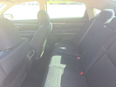 Used 2016 Nissan Altima 2.5 SV w/ Convenience Package image 10