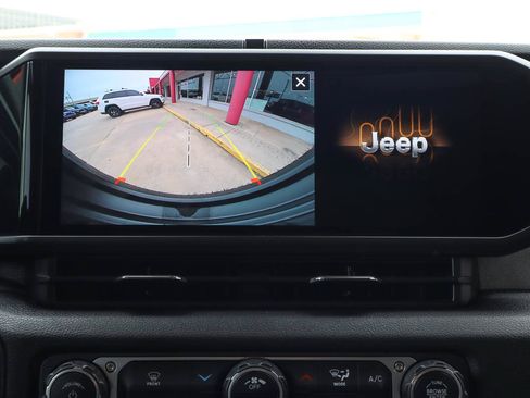 Used 2025 Jeep Wrangler Unlimited Sport AWD/4WD image 12