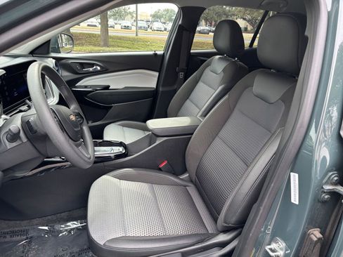 Used 2025 Chevrolet Trax LT image 31