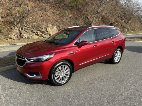 Used 2018 Buick Enclave Premium w/ Experience Buick Package image 2