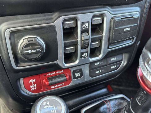 Used 2018 Jeep Wrangler Unlimited Rubicon AWD/4WD image 39
