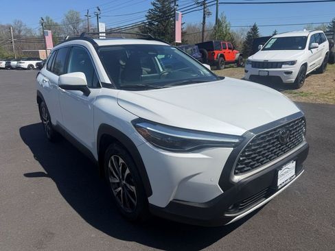 Used 2023 Toyota Corolla Cross XLE w/ Convenience Package image 2