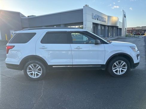 Used 2018 Ford Explorer XLT AWD/4WD image 4