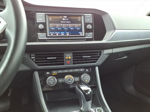 Used 2024 Volkswagen Jetta SE image 6