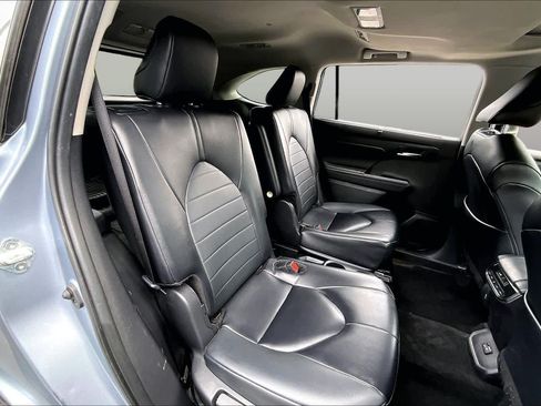Used 2024 Toyota Highlander XLE AWD/4WD image 21