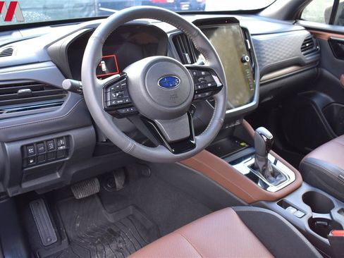 Used 2025 Subaru Forester Touring image 3