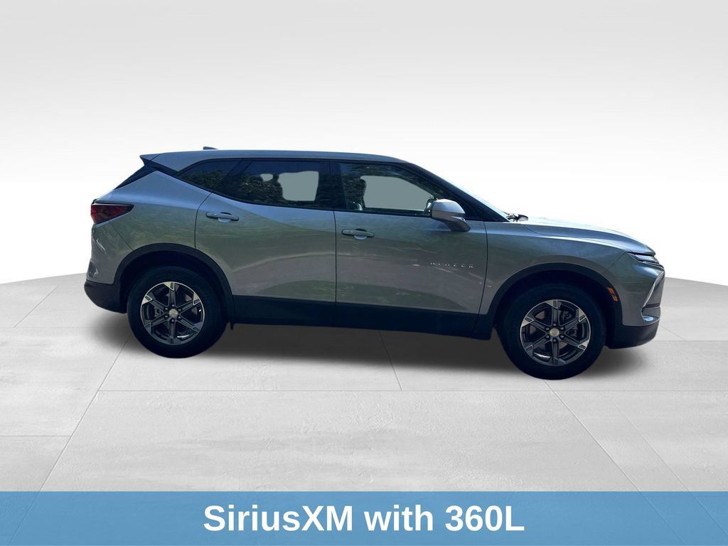Used 2025 Chevrolet Blazer LT AWD/4WD image 9