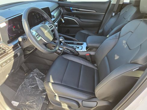 Used 2025 Kia Telluride LX FWD image 15