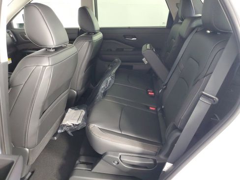 New 2025 Nissan Pathfinder SL image 13