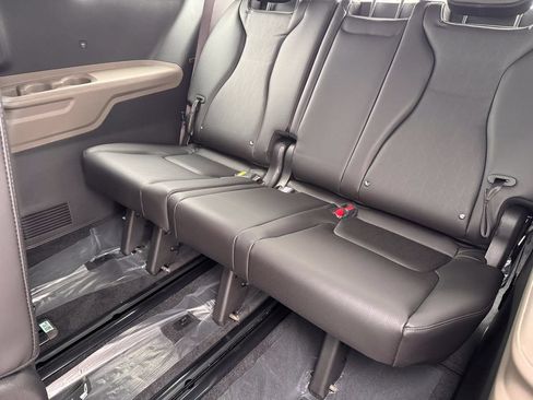 New 2026 Kia Carnival FWD image 27