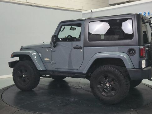 Used 2015 Jeep Wrangler Sahara w/ Connectivity Group AWD/4WD image 8