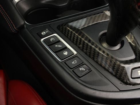 Used 2018 BMW M4 Convertible RWD image 31