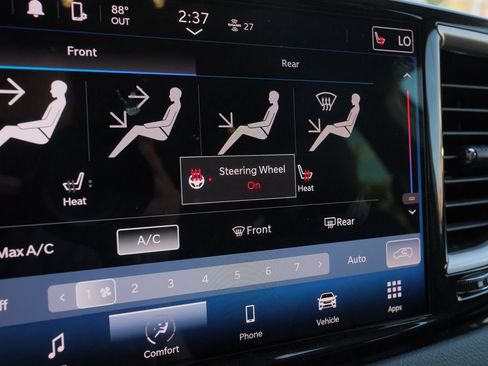 Used 2023 Chrysler Pacifica Touring-L FWD image 26