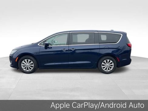 Used 2018 Chrysler Pacifica Touring Plus image 4
