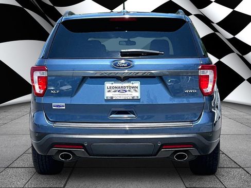 Used 2018 Ford Explorer XLT w/ Equipment Group 202A AWD/4WD image 4