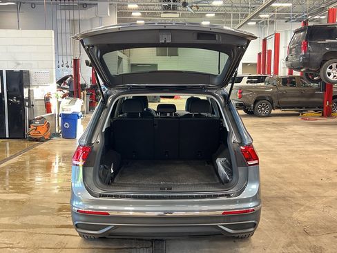 Used 2022 Volkswagen Tiguan SE image 38