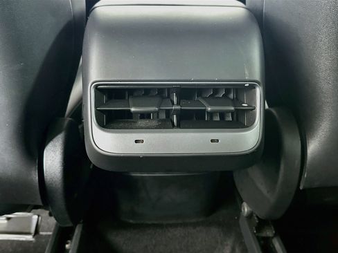 Used 2022 Tesla Model Y Long Range AWD/4WD image 27
