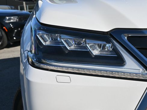 Used 2018 Lexus LX 570 4WD image 28