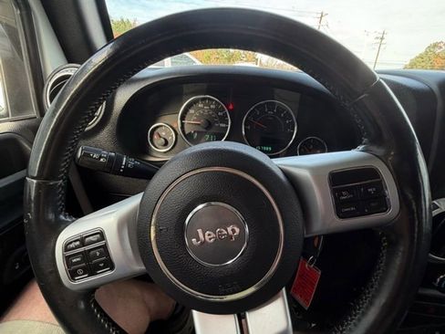 Used 2014 Jeep Wrangler Freedom Edition image 10