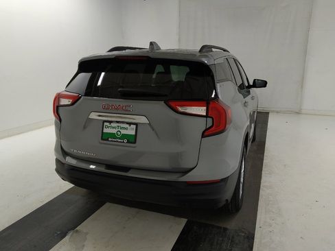 Used 2024 GMC Terrain SLE w/ Driver Convenience Package image 7