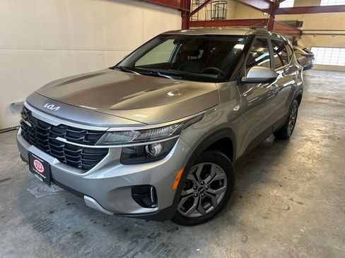 Used 2024 Kia Seltos LX AWD/4WD image 1