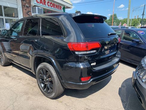 Used 2018 Jeep Grand Cherokee Altitude AWD/4WD image 5