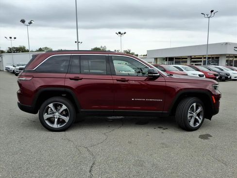 New 2025 Jeep Grand Cherokee Limited image 3