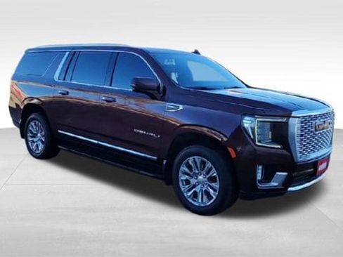Certified 2022 GMC Yukon XL Denali image 2