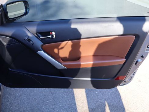 Used 2010 Hyundai Genesis 3.8 image 23