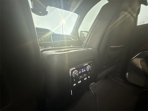 Used 2023 GMC Yukon Denali Ultimate image 20