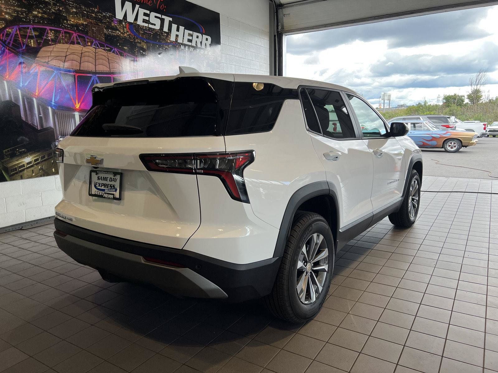 Used 2025 Chevrolet Equinox LT AWD/4WD image 28