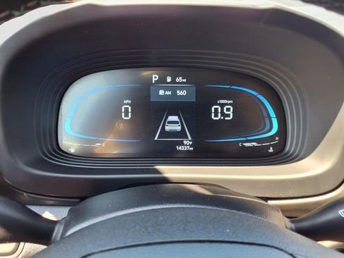 Used 2025 Hyundai Venue SEL FWD image 23