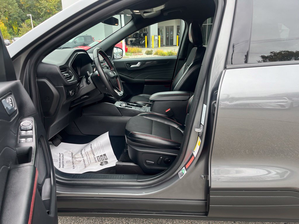 Certified 2025 Ford Escape ST-Line Select AWD/4WD image 12