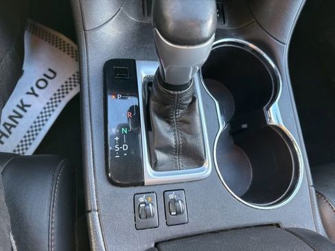 Used 2018 Toyota Highlander XLE image 19