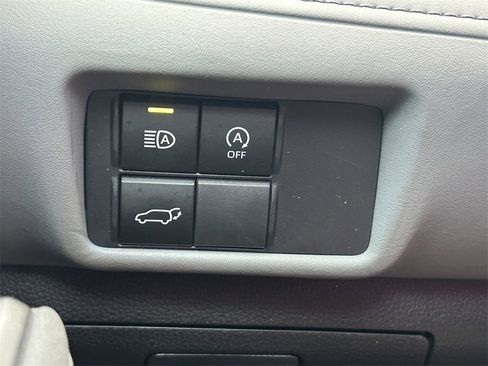 Certified 2023 Toyota Highlander XLE image 29