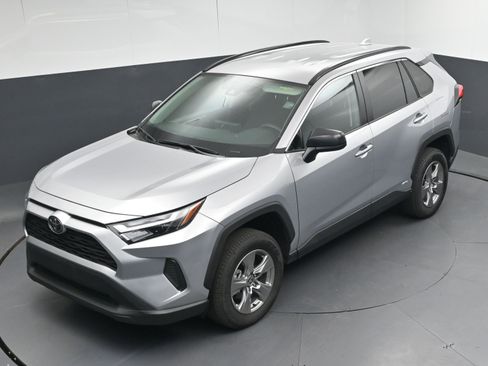 Certified 2025 Toyota RAV4 LE image 35
