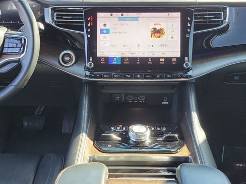 Used 2023 Jeep Grand Wagoneer 4WD w/ Flexible Seating Group image 22