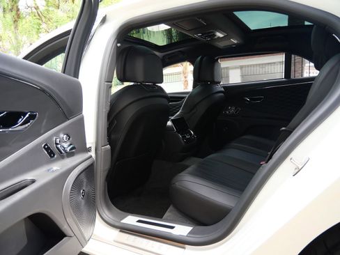 Used 2022 Bentley Flying Spur V8 AWD/4WD image 18