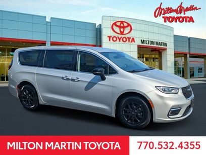 Used 2024 Chrysler Pacifica Touring-L