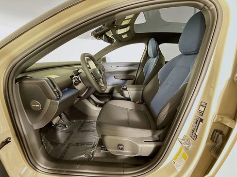 New 2026 Volvo EX30 Plus w/ Protection Package image 20