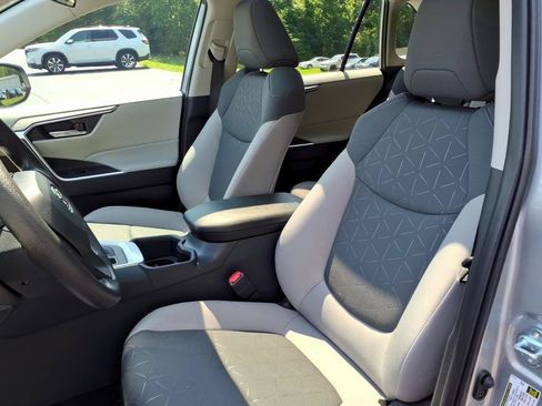 Used 2025 Toyota RAV4 XLE w/ Convenience Package FWD image 15