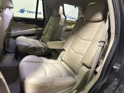 Used 2016 Cadillac Escalade Luxury AWD/4WD image 15
