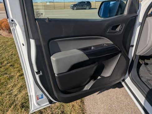 Used 2015 GMC Canyon W/T image 8