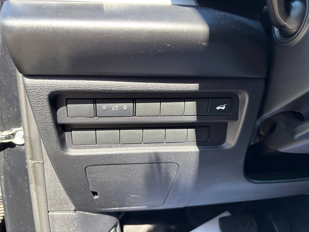 Used 2024 Mitsubishi Outlander SE AWD/4WD image 35