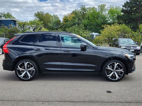 Used 2022 Volvo XC60 T8 R-Design w/ Advanced Package image 8