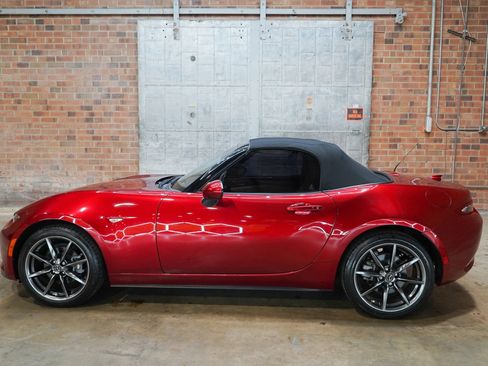 Used 2019 MAZDA MX-5 Miata Grand Touring RWD image 10