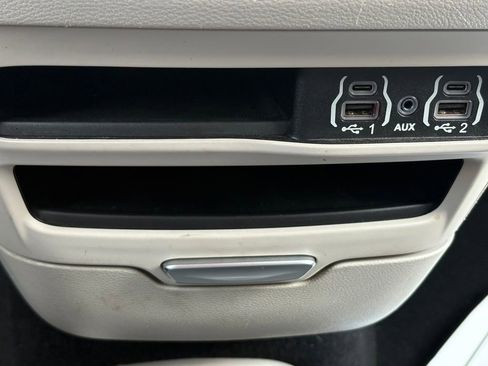 Used 2023 Chrysler Pacifica Touring-L FWD image 29