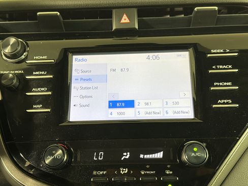 Used 2019 Toyota Camry SE image 28